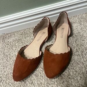 Women's Tan Scalloped Flats